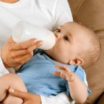 news_pictures/baby_bottle_feeding.jpg